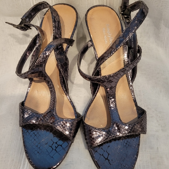 Simply Vera Wang heels - Picture 2 of 5